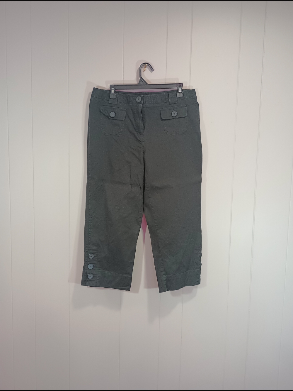 Dress Barn 98% Cotton Black Button-hem Capri Pants